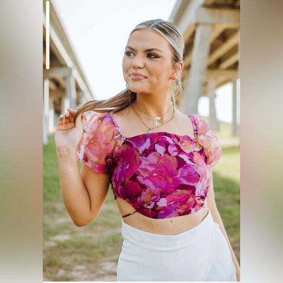 Le Lis Collection MAGENTA FLORAL CROP TOP with mesh sleeves S - Picture 1 of 5